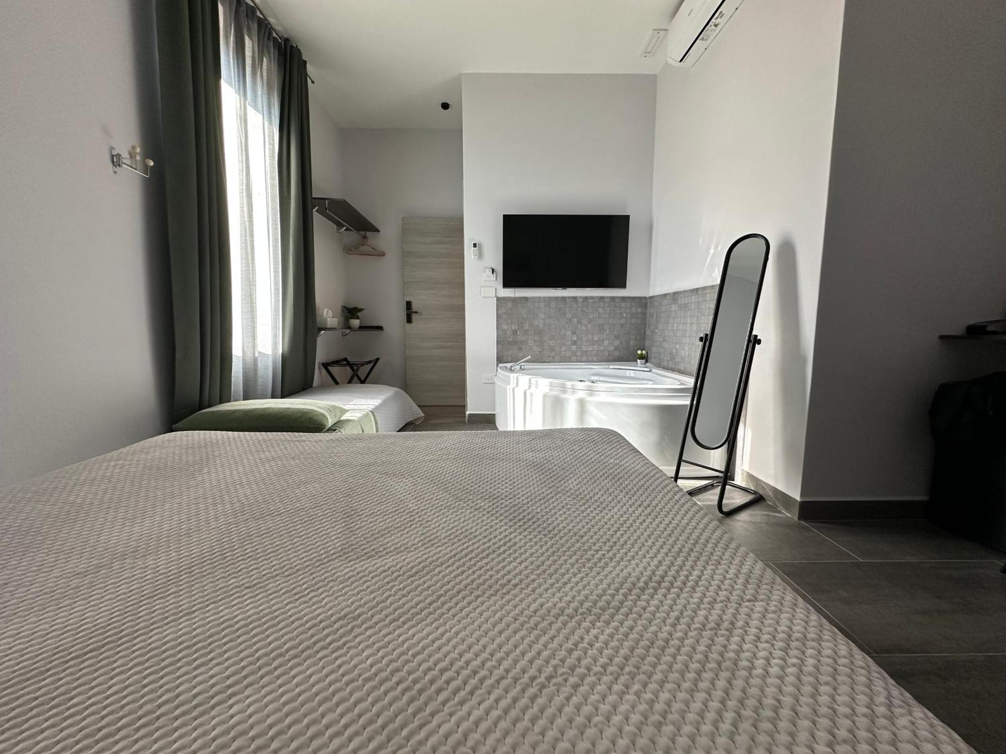 Отель Zeta Boutique Казерта Экстерьер фото